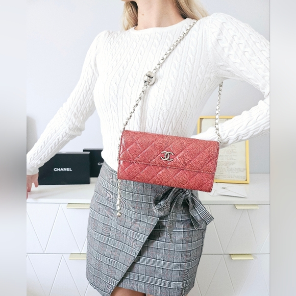 ❤️CHANEL Authentic Patent Leather Wallet/Clutch ❤️ - Picture 4 of 17